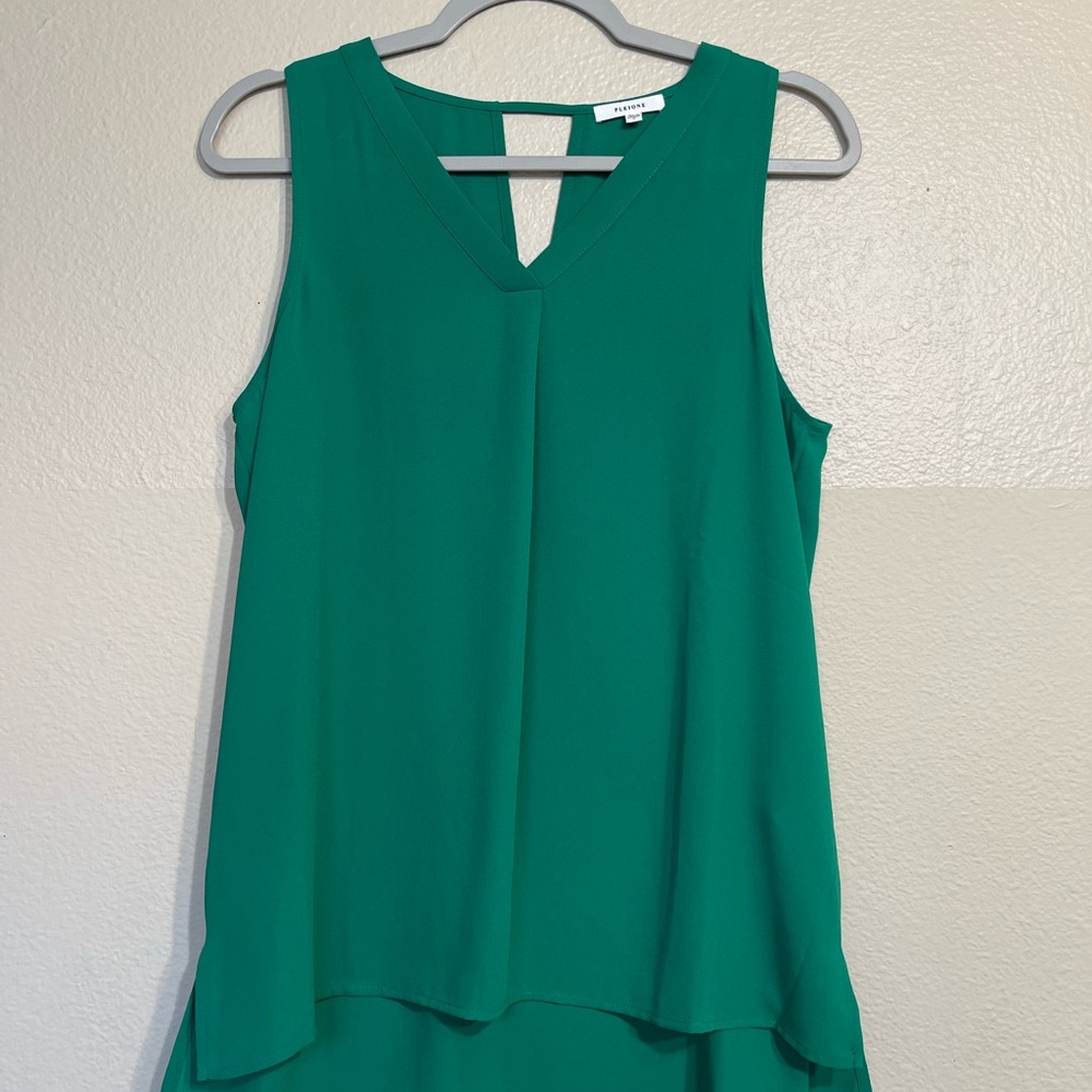 Pleione Green Loose Fitting V-Neck Sleeveless Top high low hem